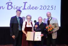 Gewinner der Goldenen BierIdee 2025 Franz Herrmann mit Brauer-Präsident Georg Schneider, Angela Inselkammer (Präsidentin Bayerischer Hotel- und Gaststättenverband DEHOGA Bayern e. V.) und Dr. Lothar Ebbertz (Hauptgeschäftsführer Bayerischer Brauerbund e.V.)